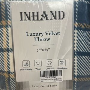 INHAND Blue & white Plaid Luxury Velvet Throw Blanket - New - never opened